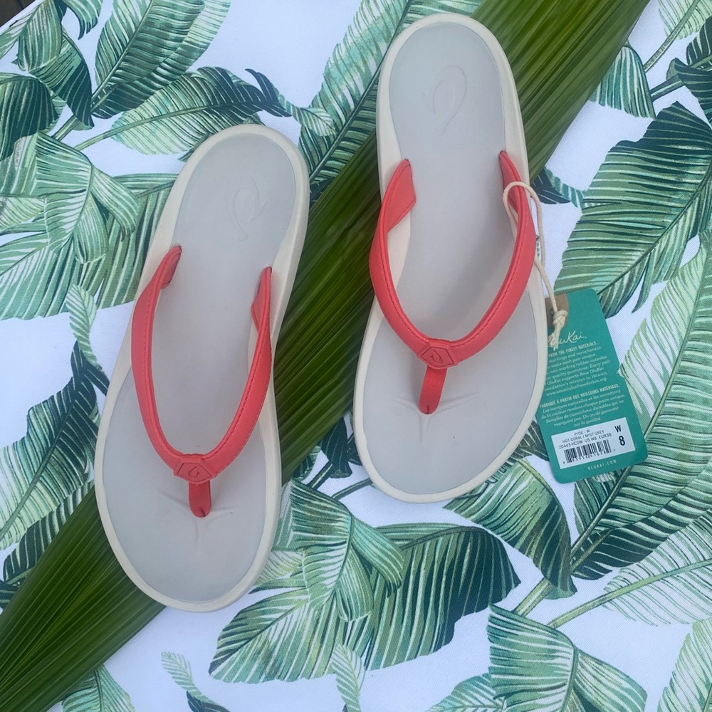 Olukai Pi’oe Sandals. Size 8.